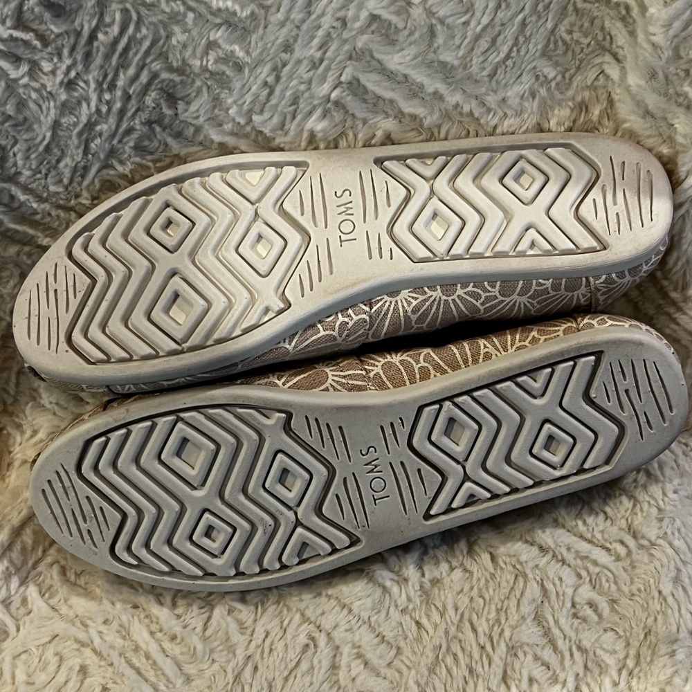 Toms Womens Alpargatas Peony Foil Seashell Print Size 11 NEW In Box - Picture 10 of 10